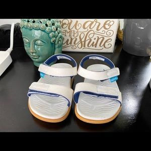 Native sandals size 5 toddler